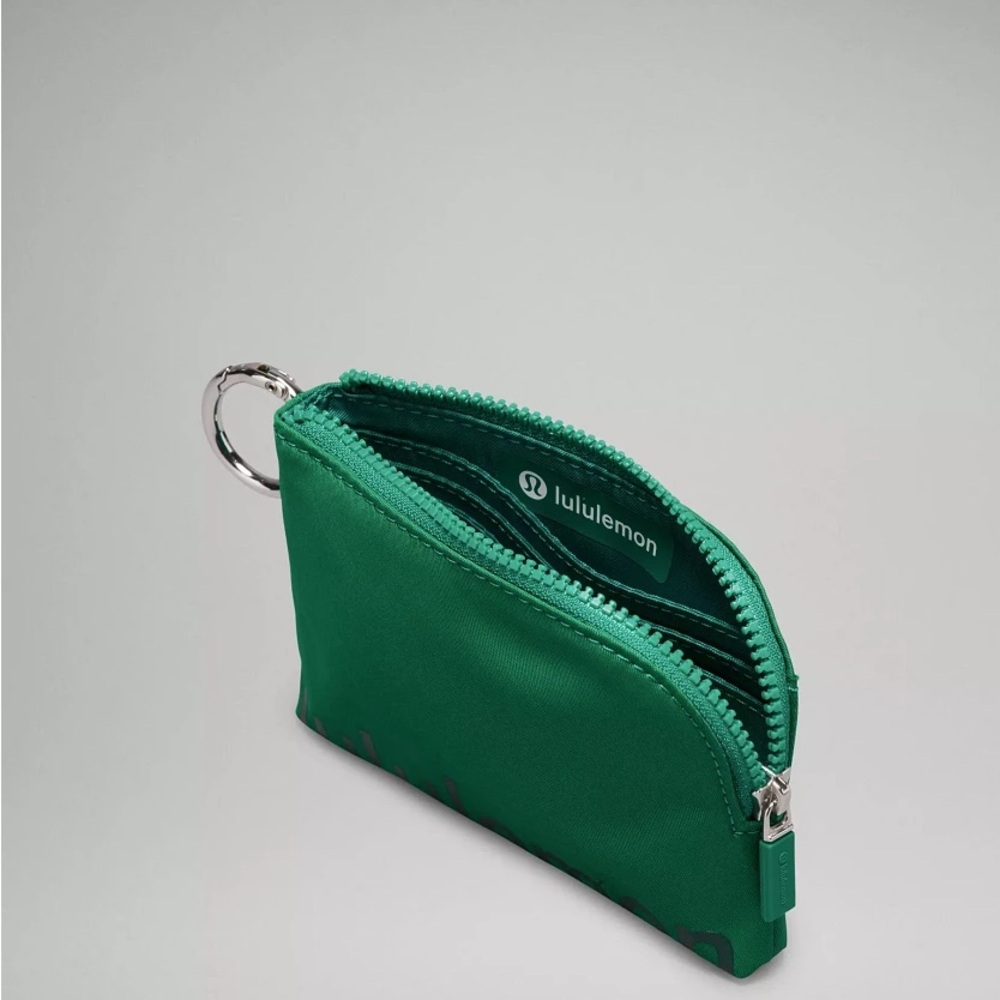 Lululemon green clippable card pouch - Picture 2 of 3